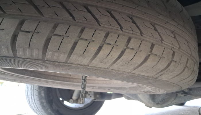 2012 Toyota Fortuner 3.0 4X2 AT, Diesel, Automatic, 3,34,861 km, tyre