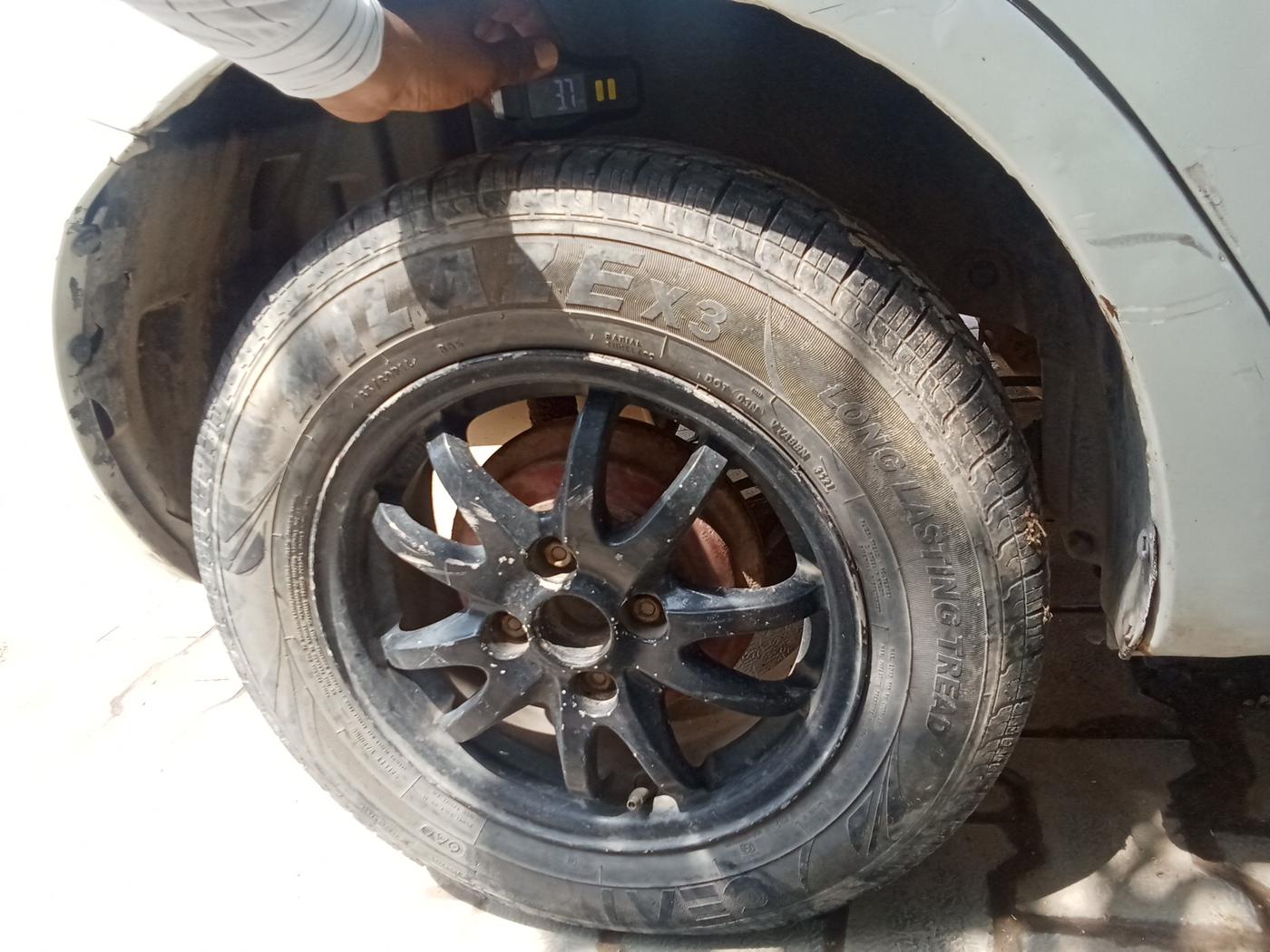 2014 Maruti Swift VDI, Diesel, Manual, 2,08,949 km, tyre