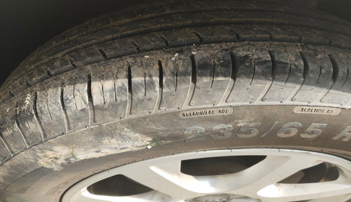 2013 Audi Q5 2.0 TDI QUATTRO, Diesel, Automatic, 1,00,512 km, tyre