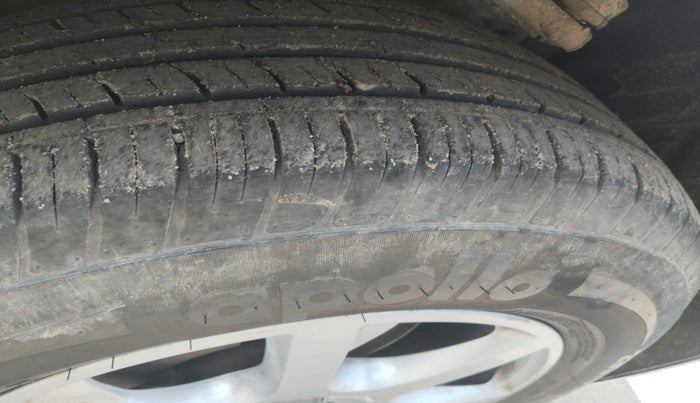 2013 Audi Q5 2.0 TDI QUATTRO, Diesel, Automatic, 1,00,512 km, tyre