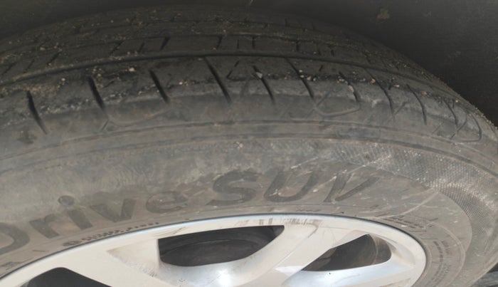 2013 Audi Q5 2.0 TDI QUATTRO, Diesel, Automatic, 1,00,512 km, tyre