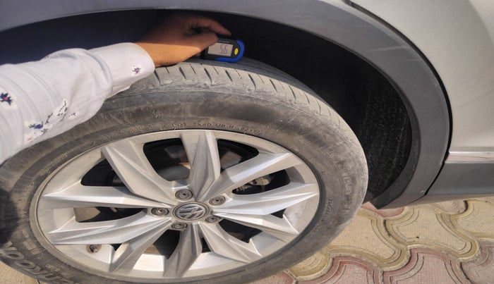 2017 Volkswagen TIGUAN HIGHLINE TDI AT, Diesel, Automatic, 22,154 km, tyre