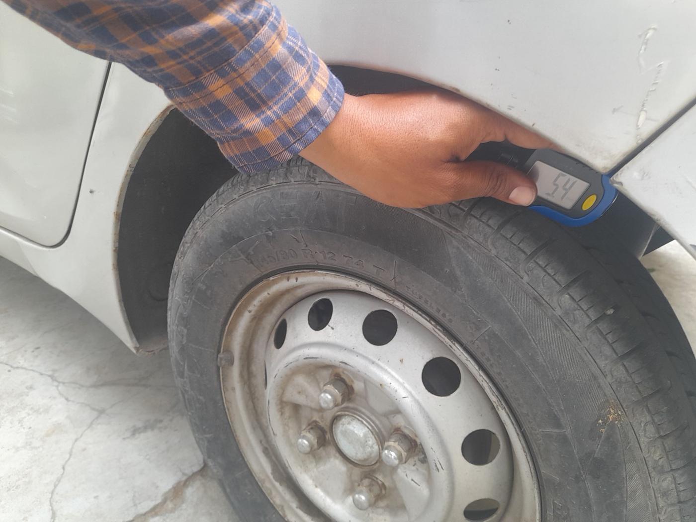 2012 Hyundai Eon ERA +, Petrol, Manual, 53,755 km, tyre