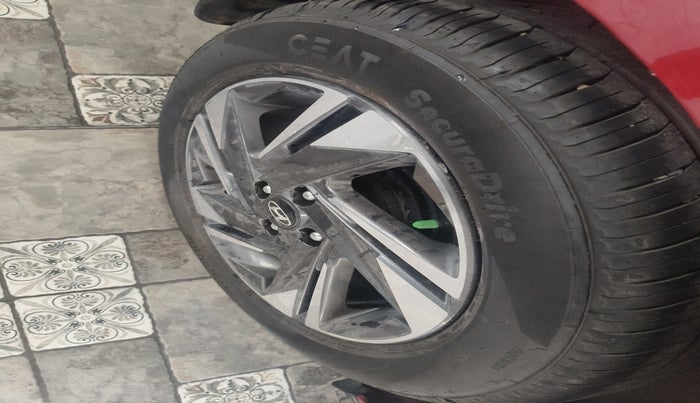 2022 Hyundai NEW I20 ASTA 1.2 MT, Petrol, Manual, 70,151 km, tyre