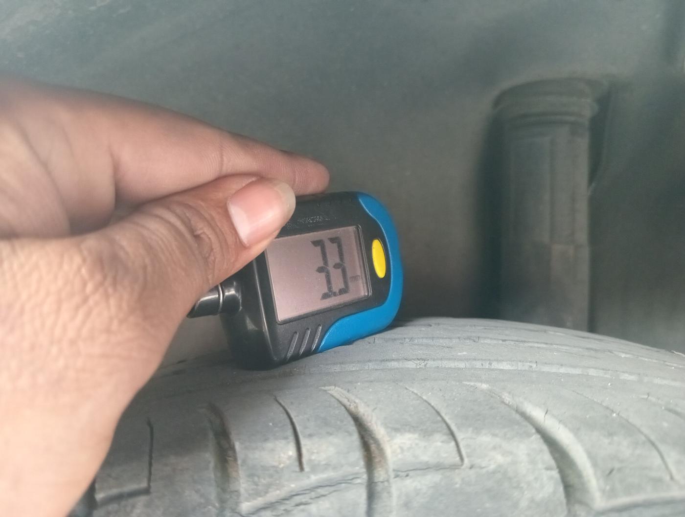 2011 Maruti Swift ZXI, Petrol, Manual, 91,413 km, tyre