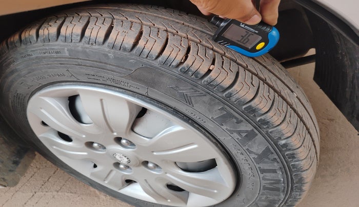 2018 Hyundai Eon ERA +, Petrol, Manual, 70,948 km, tyre