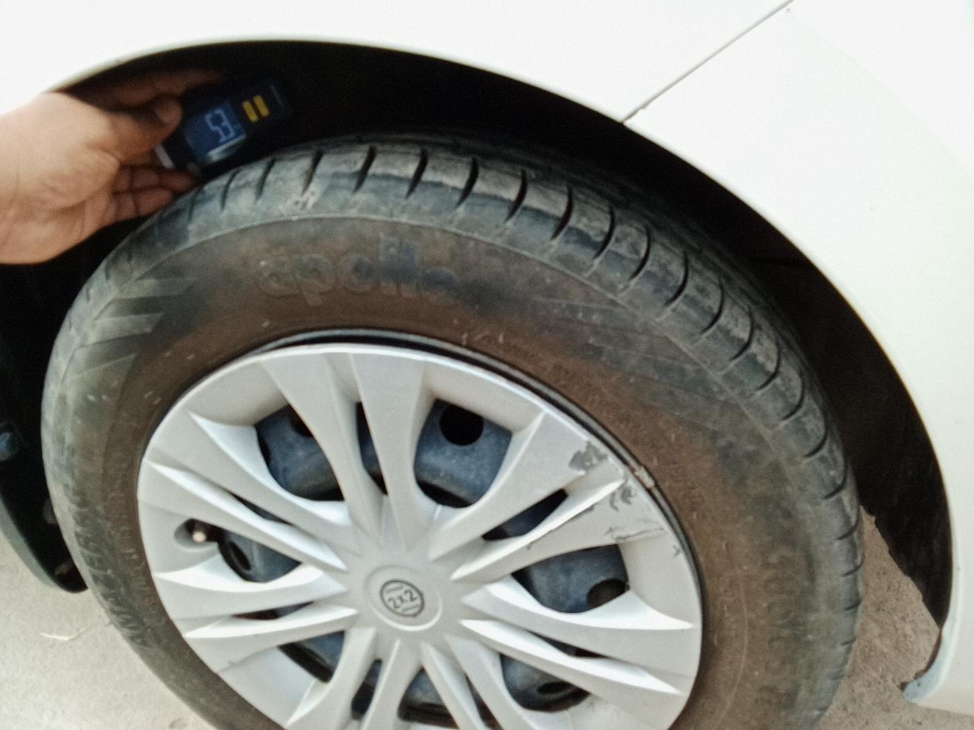 2021 Maruti Ertiga VXI CNG, Petrol, Manual, 80,107 km, tyre