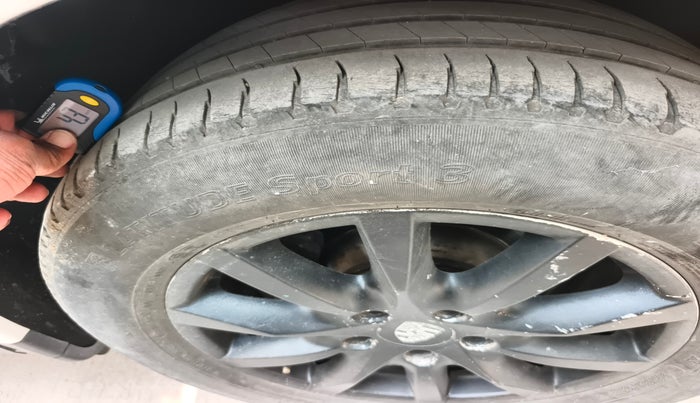 2017 Porsche Cayenne DIESEL PLATINUM EDITION, Diesel, Automatic, 1,05,492 km, tyre