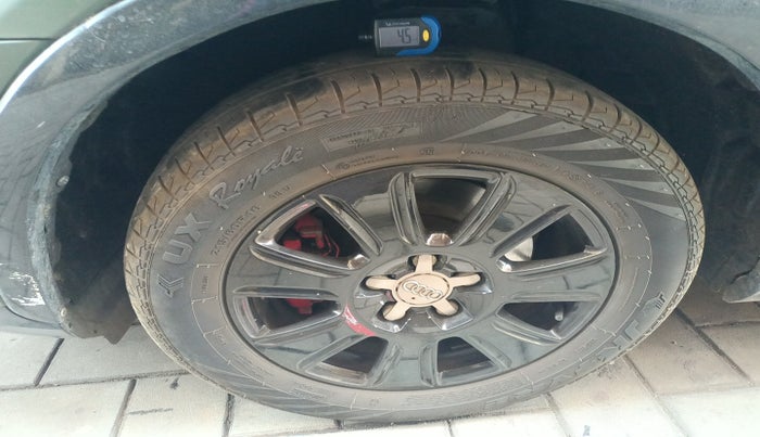 2014 Audi Q3 2.0 TDI, Diesel, Automatic, 1,16,828 km, tyre