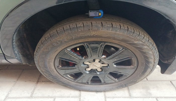 2014 Audi Q3 2.0 TDI, Diesel, Automatic, 1,16,828 km, tyre