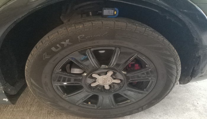 2014 Audi Q3 2.0 TDI, Diesel, Automatic, 1,16,828 km, tyre