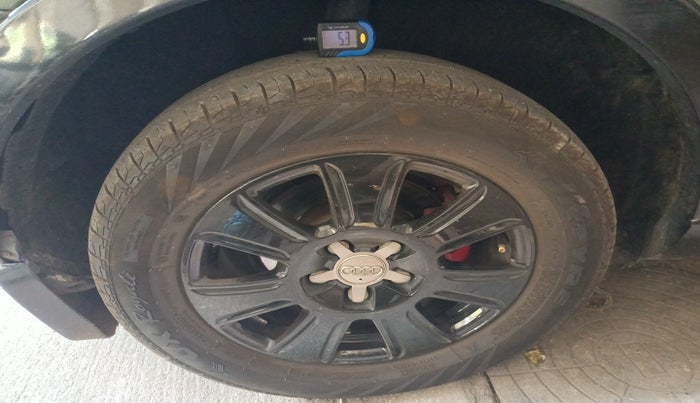 2014 Audi Q3 2.0 TDI, Diesel, Automatic, 1,16,828 km, tyre