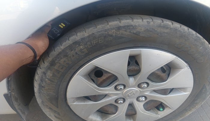 2014 Hyundai Xcent S 1.2, Petrol, Manual, 1,59,156 km, tyre