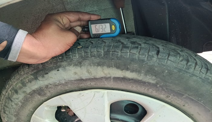 2011 Maruti Ritz VXI, Petrol, Manual, 34,490 km, tyre
