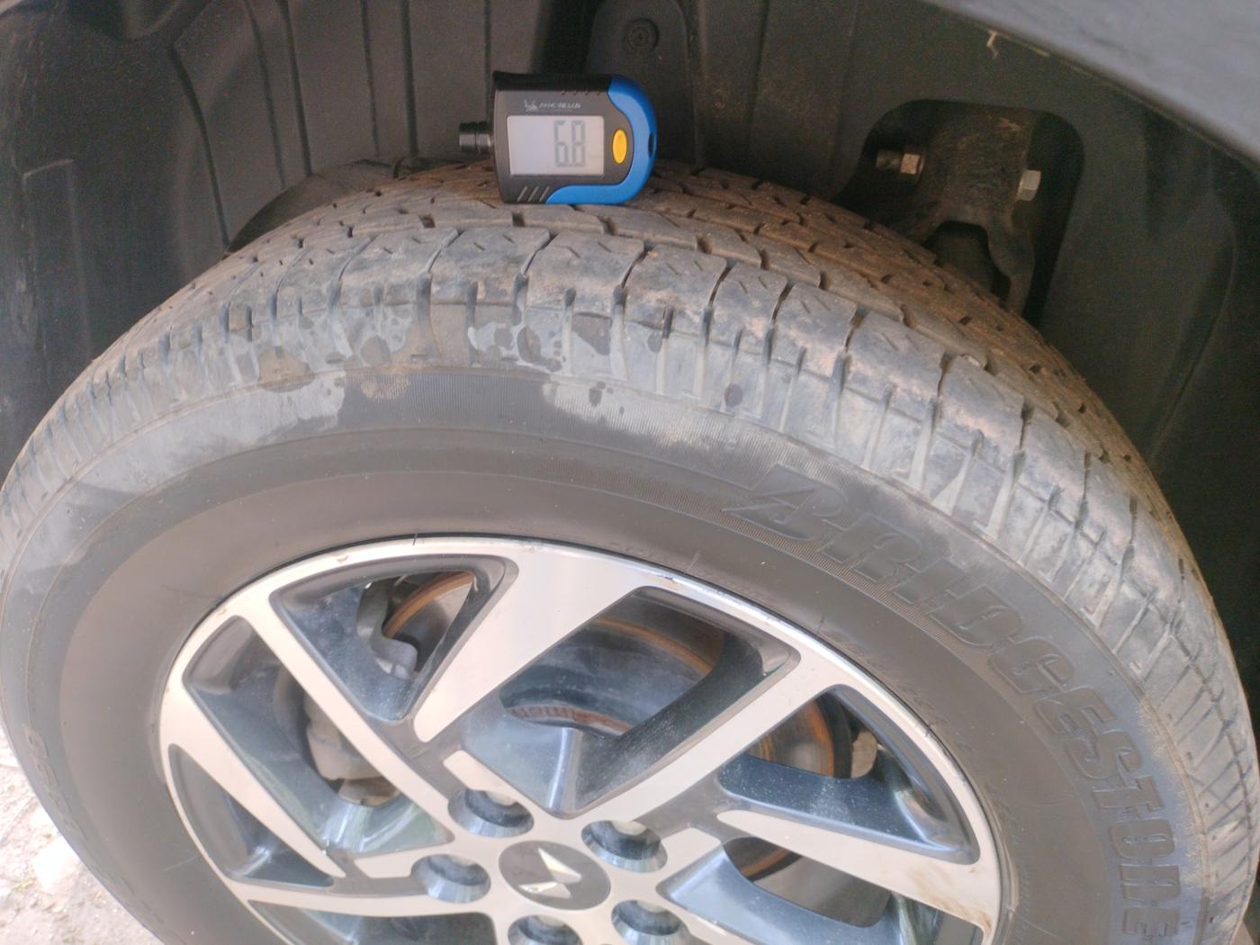 2022 Mahindra XUV300 W8 (O) 1.2 PETROL, Petrol, Manual, 10,314 km, tyre