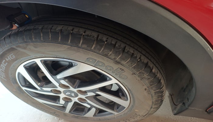 2023 Mahindra XUV300 W8 (O) 1.2 PETROL AMT, Petrol, Automatic, 13,071 km, tyre