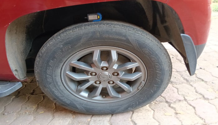 2018 Mahindra TUV300 T10, Diesel, Manual, 1,34,892 km, tyre