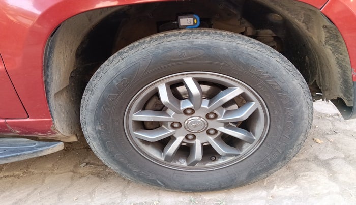 2018 Mahindra TUV300 T10, Diesel, Manual, 1,34,892 km, tyre