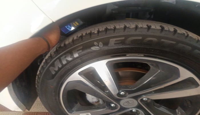 2025 Tata ALTROZ XZA + SUNROOF, Petrol, Automatic, 4,698 km, tyre