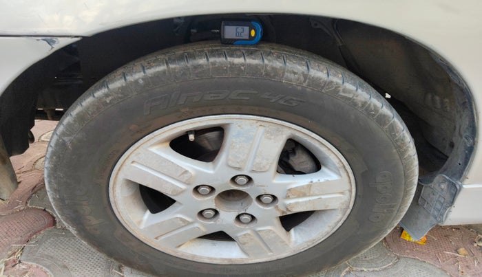 2008 Toyota Innova V 2.5 7 STR, Diesel, Manual, 2,64,605 km, tyre