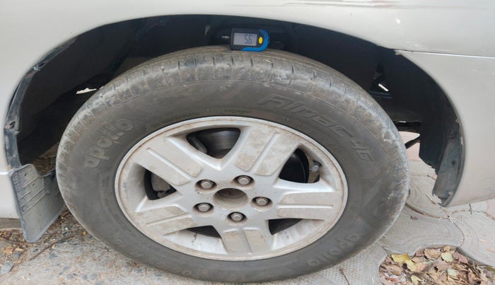 2008 Toyota Innova V 2.5 7 STR, Diesel, Manual, 2,64,605 km, tyre