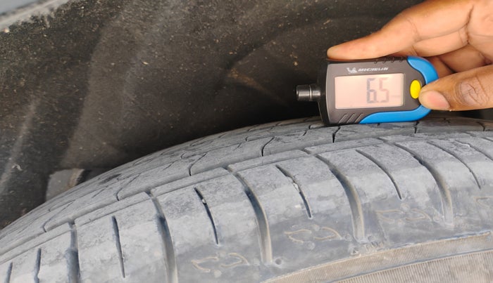 2023 Mahindra XUV700 AX 3 D MT 7 STR, Diesel, Manual, 12,807 km, tyre