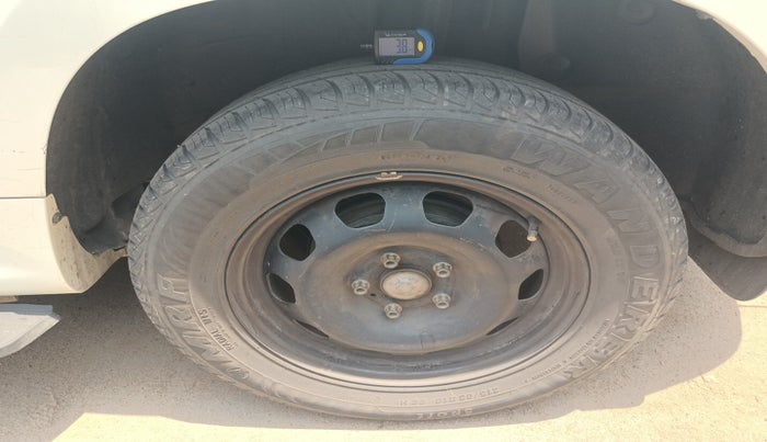 2017 Nissan Terrano XE (D), Diesel, Manual, 1,71,124 km, tyre