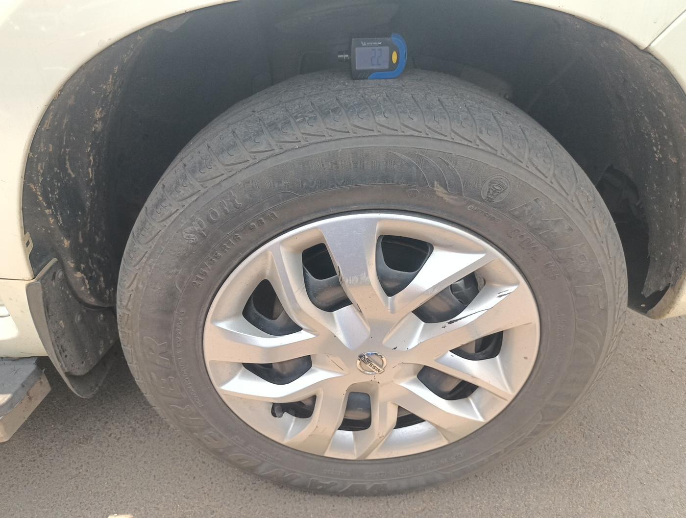 2017 Nissan Terrano XE (D), Diesel, Manual, 1,71,124 km, tyre