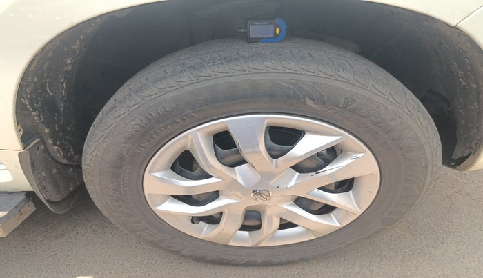 2017 Nissan Terrano XE (D), Diesel, Manual, 1,71,124 km, tyre