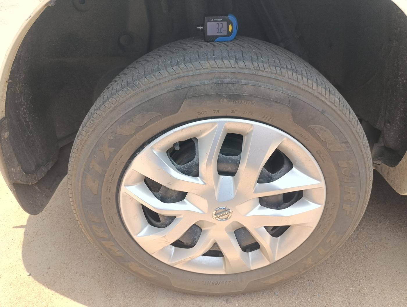 2017 Nissan Terrano XE (D), Diesel, Manual, 1,71,124 km, tyre