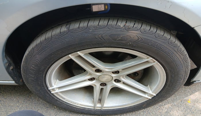 2011 Volkswagen Jetta TRENDLINE 2.0L TDI, Diesel, Manual, 1,21,127 km, tyre