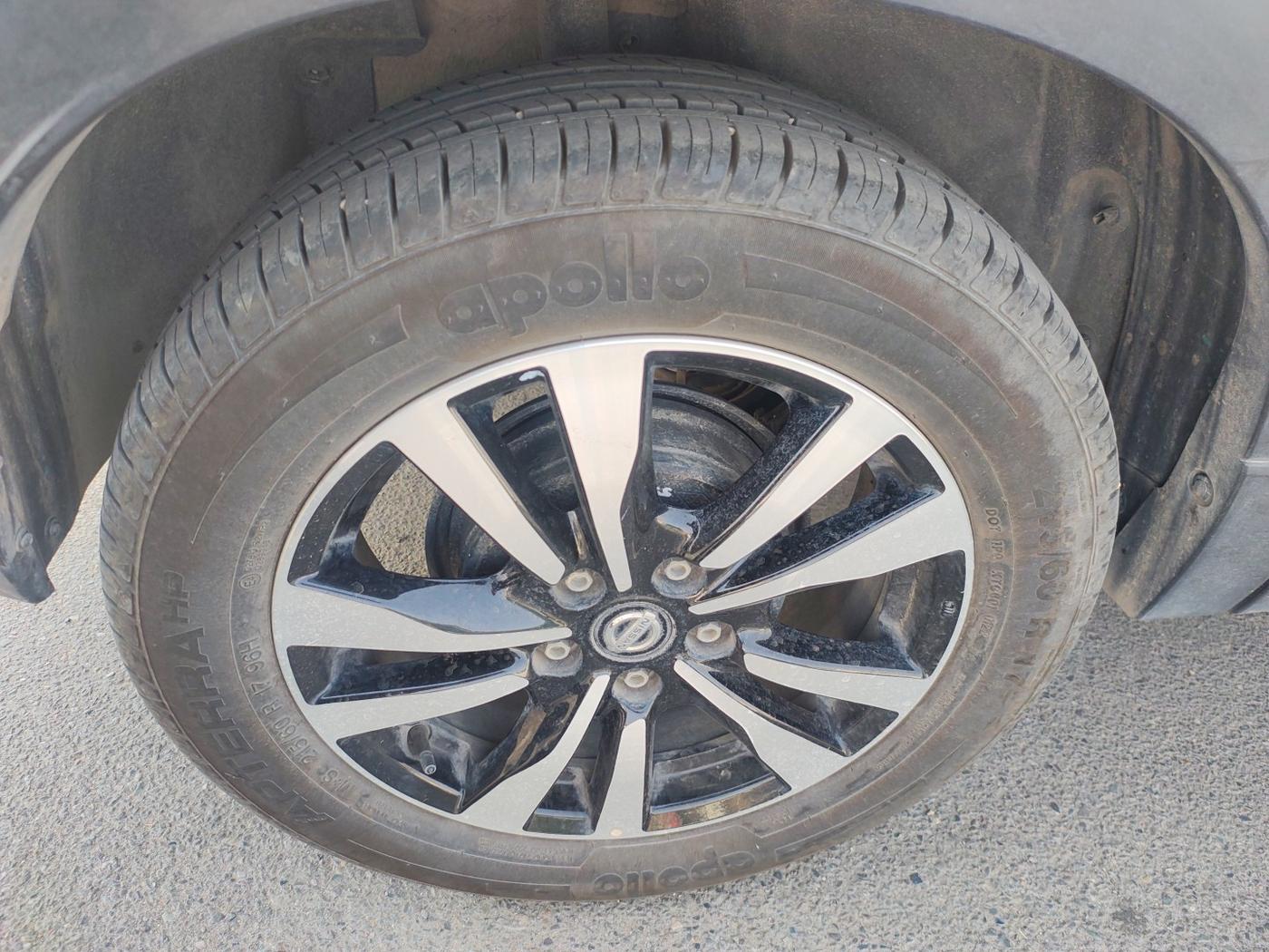 2022 Nissan Kicks XV PREMIUM (O) TURBO 1.3 DUAL TONE, Petrol, Manual, 8,331 km, tyre