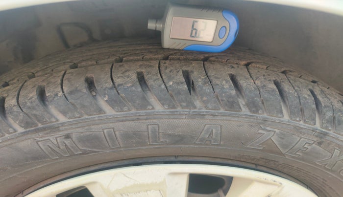 2011 Volkswagen Vento COMFORTLINE 1.6, Petrol, Manual, 68,967 km, tyre