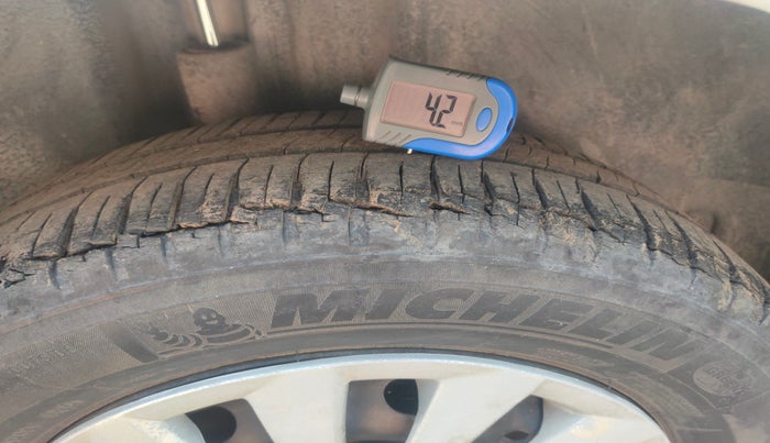 2011 Volkswagen Vento COMFORTLINE 1.6, Petrol, Manual, 68,967 km, tyre