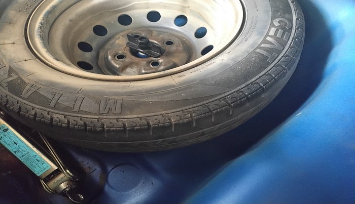 2014 Hyundai Eon ERA +, Petrol, Manual, 39,185 km, tyre