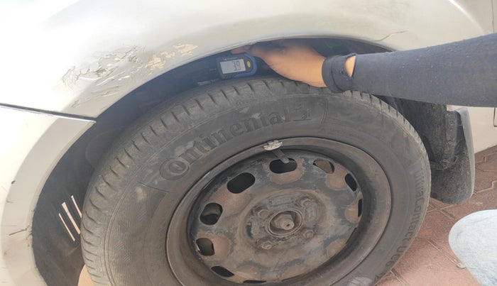 2014 Ford Figo ZXI 1.4 DIESEL, Diesel, Manual, 2,17,271 km, tyre