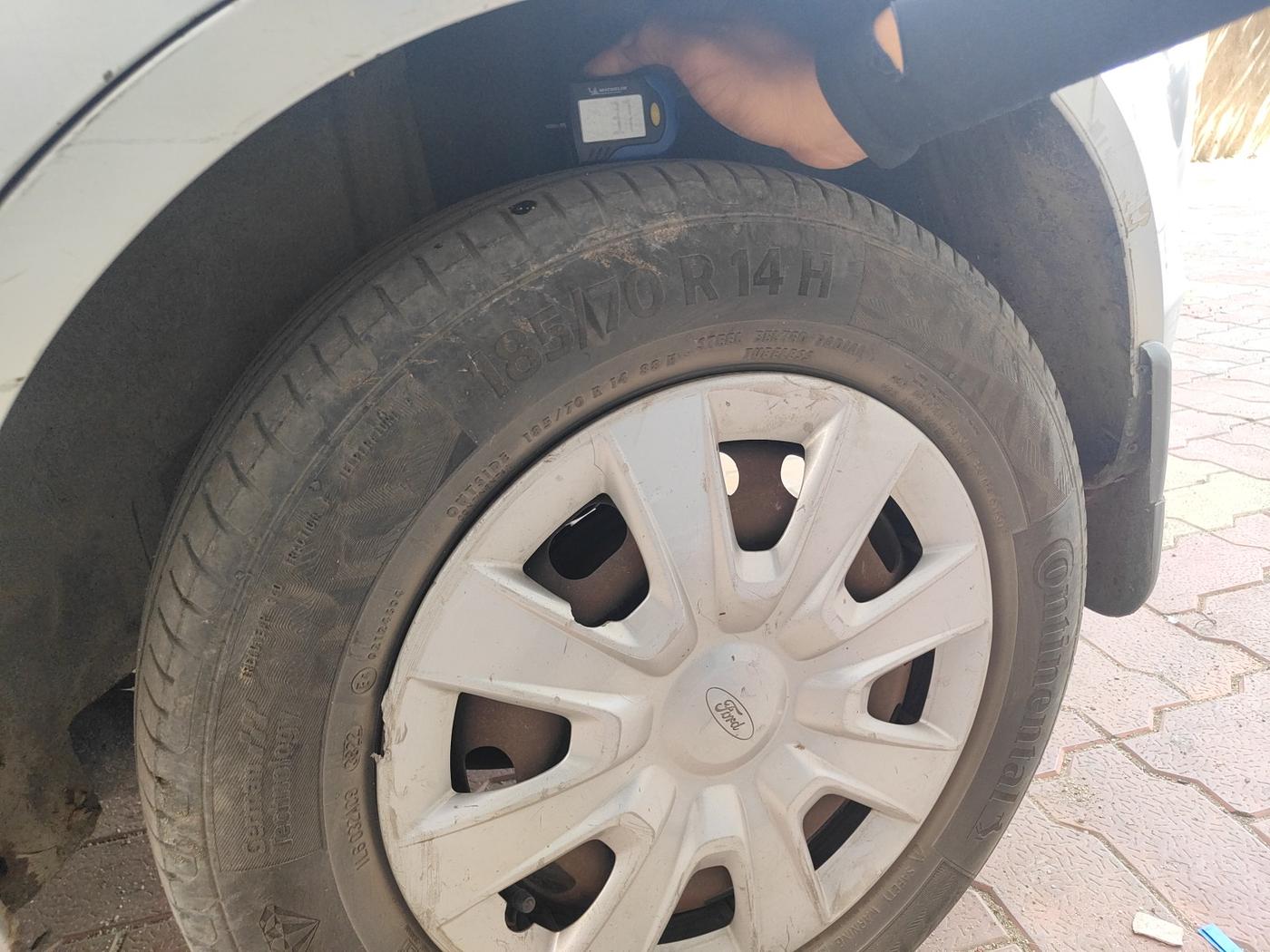 2014 Ford Figo ZXI 1.4 DIESEL, Diesel, Manual, 2,17,271 km, tyre