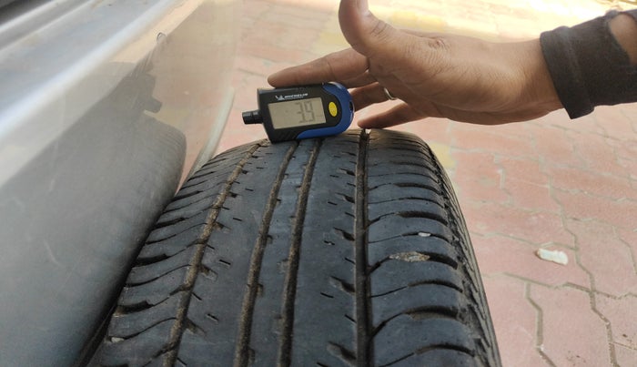 2014 Ford Figo ZXI 1.4 DIESEL, Diesel, Manual, 2,17,271 km, tyre