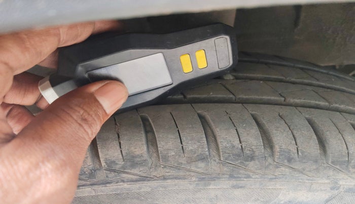 2021 Renault Kwid CLIMBER 1.0 (O), Petrol, Manual, 33,220 km, tyre