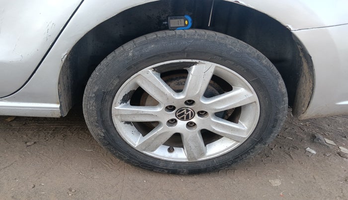 2012 Volkswagen Vento HIGHLINE DIESEL 1.6, Diesel, Manual, 1,22,382 km, tyre