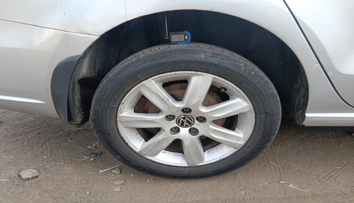 2012 Volkswagen Vento HIGHLINE DIESEL 1.6, Diesel, Manual, 1,22,382 km, tyre