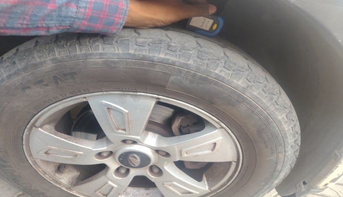 2013 Mahindra XUV500 W8, Diesel, Manual, 1,13,484 km, tyre