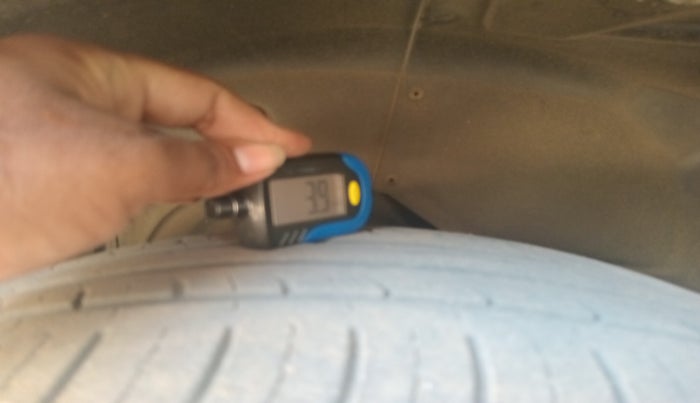 2016 Mahindra XUV500 W6, Diesel, Manual, 1,32,406 km, tyre