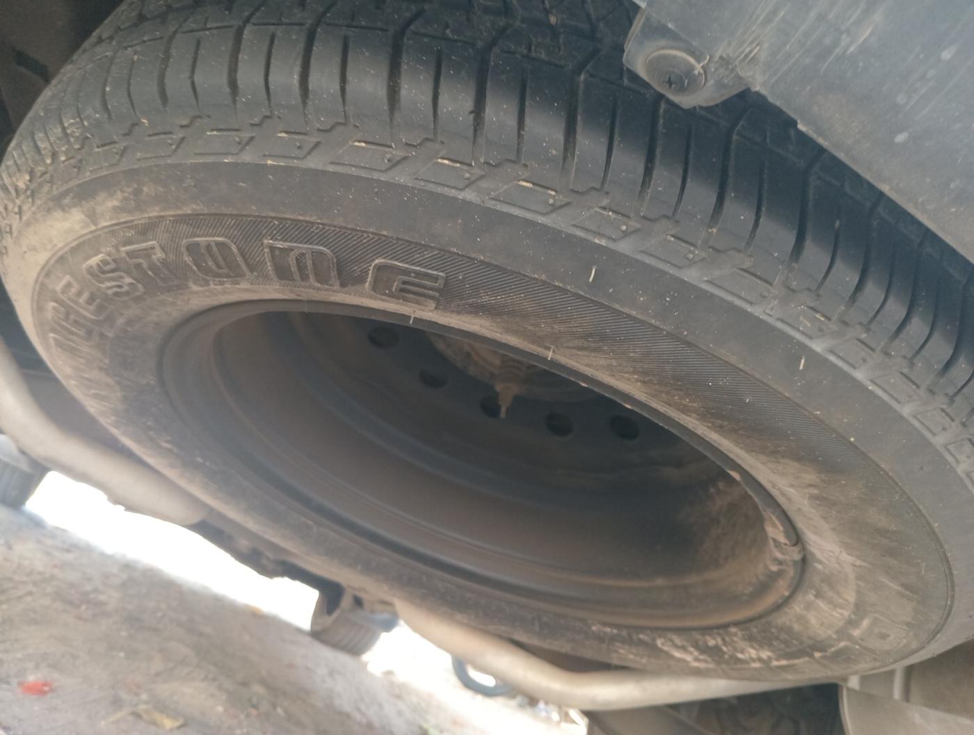 2016 Mahindra XUV500 W6, Diesel, Manual, 1,32,406 km, tyre