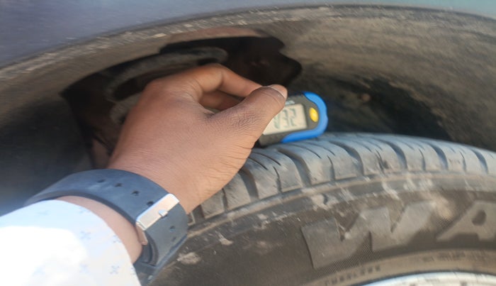 2017 Mahindra XUV500 W10 AT, Diesel, Automatic, 1,20,850 km, tyre