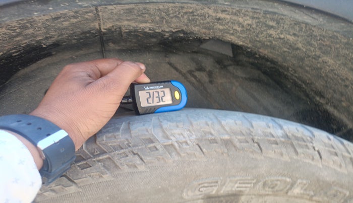 2017 Mahindra XUV500 W10 AT, Diesel, Automatic, 1,20,850 km, tyre