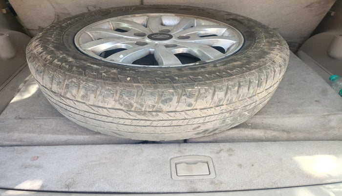 2017 Mahindra XUV500 W10 AT, Diesel, Automatic, 1,20,850 km, tyre