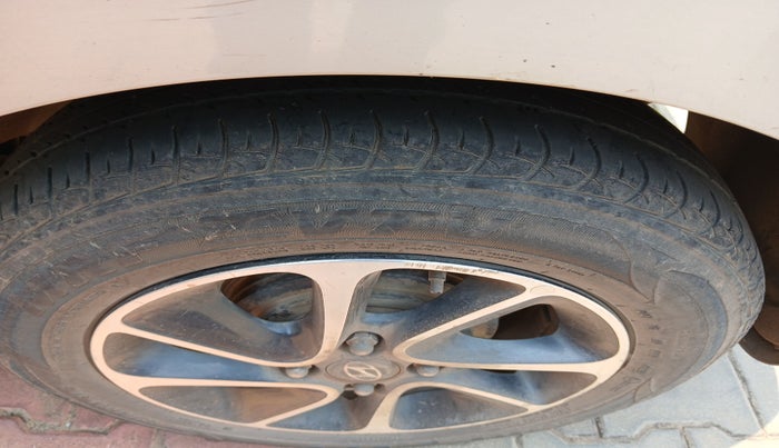 2017 Hyundai Grand i10 SPORTZ (O) AT 1.2 KAPPA VTVT, Petrol, Automatic, 94,000 km, tyre