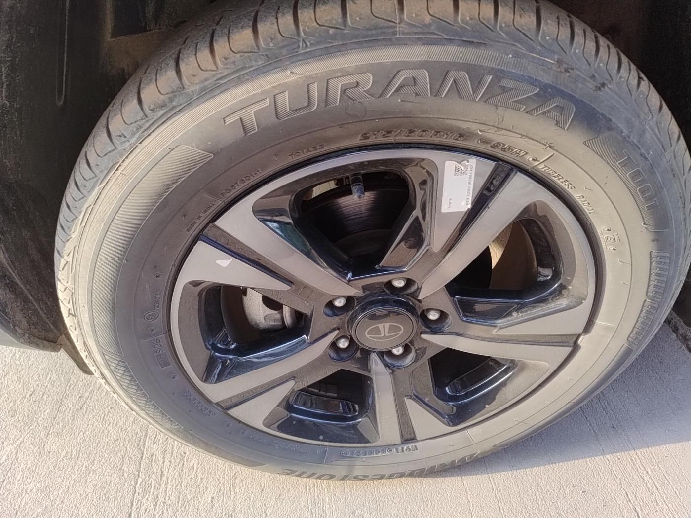 2024 Tata NEXON Creative 1.5 Revotorq 6AMT Dark Edition, Diesel, Automatic, 30,000 km, tyre