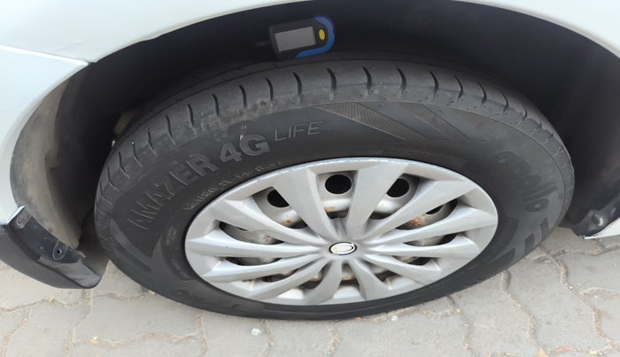 2016 Maruti Swift Dzire TOUR DIESEL, Diesel, Manual, 1,84,318 km, tyre